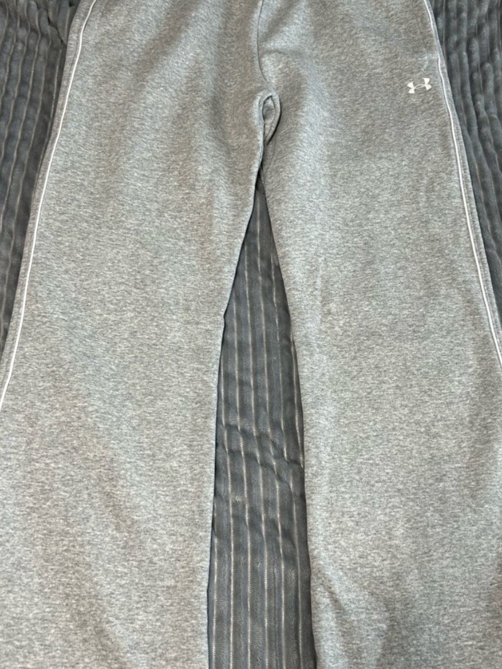 Under Armour Gray women’s Jogger Sweatpants with Contrast Piping